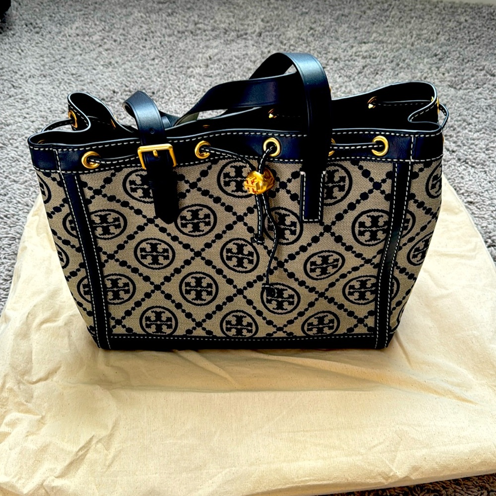 Tory Burch
T Monogram Jacquard small tote bag